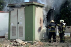 Trafoda çıkan yangın mahalleyi elektriksiz bıraktı