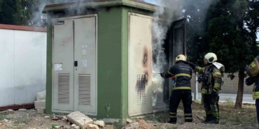 Trafoda çıkan yangın mahalleyi elektriksiz bıraktı