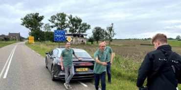 Türk rekortmenden yeni rekor: Tek şarjla 9 ülke gezdi