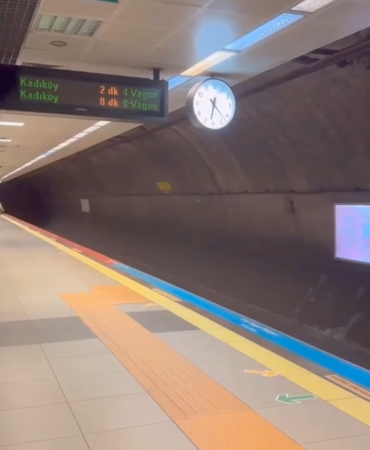 Türkiye A Milli Futbol takımının bestesi metro istasyonlarında yankılanıyor