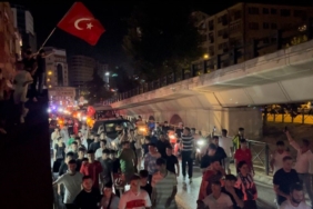 Türkiye çeyrek finale yükseldi, Bursa sokaklara aktı