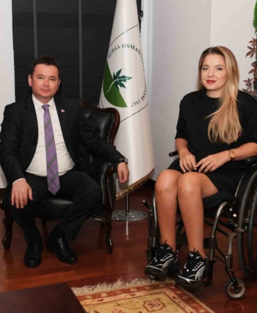 Türkiye’nin ilk engelli kadın pilotundan bir ilk daha