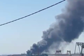 Tuzla’da bulunan yat imalathanesinde yangın çıktı. Olay yerine çok sayıda itfaiye ekibi sevk edildi.