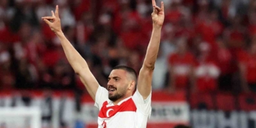UEFA Disiplin Komitesi, milli futbolcu Merih Demiral’a Avusturya maçında yaptığı ’Bozkurt’ işareti nedeniyle 2 müsabakadan men cezası verdi.