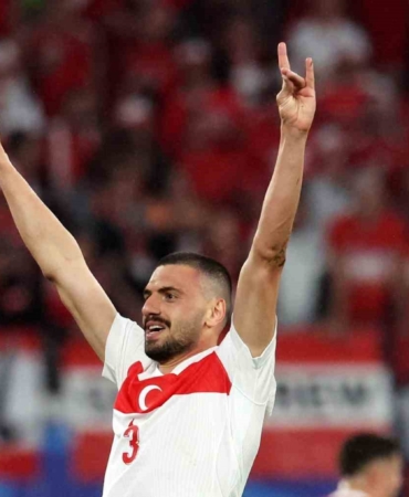UEFA Disiplin Komitesi, milli futbolcu Merih Demiral’a Avusturya maçında yaptığı ’Bozkurt’ işareti nedeniyle 2 müsabakadan men cezası verdi.
