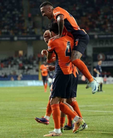 UEFA Konferans Ligi 2. Ön Eleme Turu: Başakşehir: 4 - La Fiorita: 0 (İlk yarı)