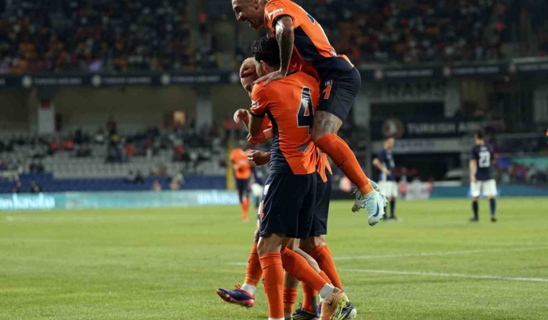 UEFA Konferans Ligi 2. Ön Eleme Turu: Başakşehir: 4 - La Fiorita: 0 (İlk yarı)