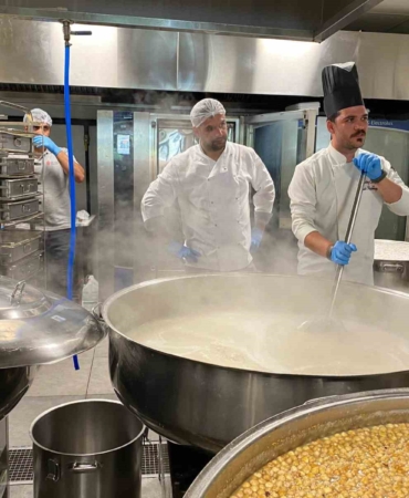 Ümraniye’de aşure kazanları kaynamaya başladı