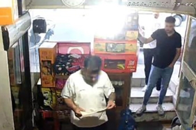 Ümraniye’de dükkanlardan vergi levhası parası isteyen şahıslar yakalandı