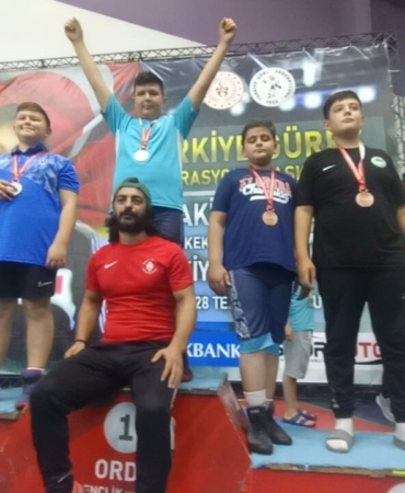 Ümraniye’nin Güreş Yıldızları’ndan çifte başarı