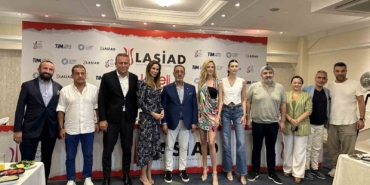 Ünlü modeller Laleli’de boy gösterecek