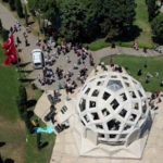 Üsküdar 15 Temmuz Şehitler Anıtı’na ziyarete gelenler havadan görüntülendi