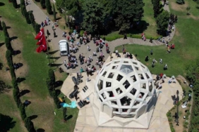 Üsküdar 15 Temmuz Şehitler Anıtı’na ziyarete gelenler havadan görüntülendi