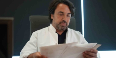 Uzmanından çarpıcı ’Kan sulandırıcı’ açıklaması: "Saç ekimi masasından kalp krizleri geliyor”