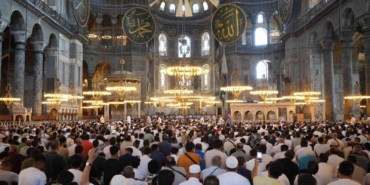 Vakıflardan Ayasofya-i Kebir Camii Şerifi’nde aşure ikramı