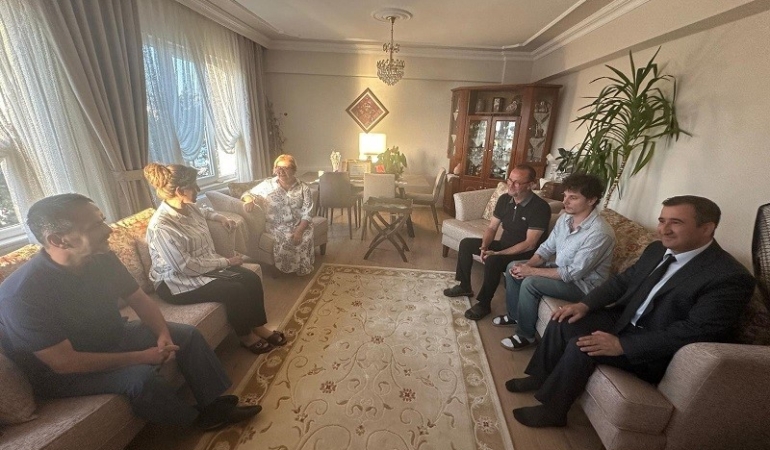 Vali Aktaş, koruyucu aileleri ziyaret etti