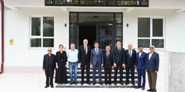 Vali Aygöl Cemevi’nde incelemelerde bulundu