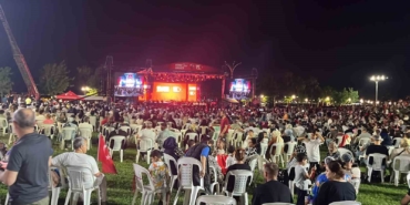 Vatandaşlar 15 Temmuz’un 8. yıl dönümünde Sekapark Uçurtma Tepesi’ni doldurdu