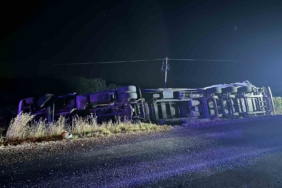 Virajı alamayan tır devrildi: 5 yaralı