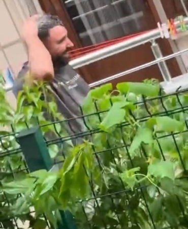 Yağmur sonrası köprü şelaleye döndü, çocuklar böyle eğlendi