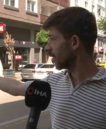 Yağmurun şiddetini çekerken az kalsın motokuryenin öldüğü kazayı çekecekti