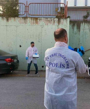 Yakınları tarafından evinde ölü bulundu