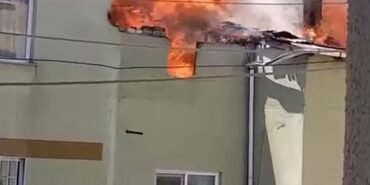 Yalova’da 2 katlı binanın çatı katında yangın