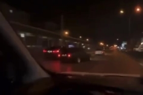 Yarışan araçlar trafikte dehşet saçtı