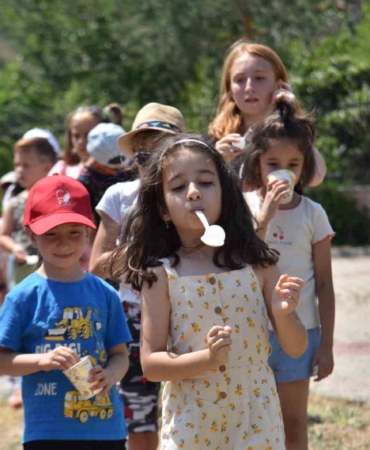 Yaz bilim atölyelerinde çocuklar hem eğleniyor hem de öğreniyor