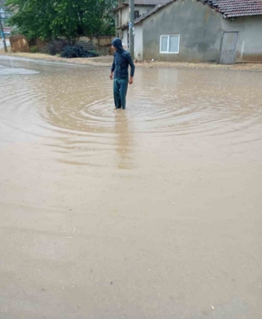 Yenişehir’de ev ve tarlalar sular altında kaldı