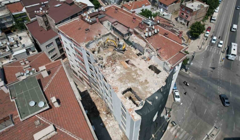 Yıldırım’da riskli binalar yıkılıyor