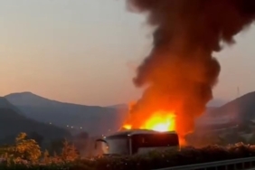 Yolcu otobüsü alev alev yandı, yolcular tahliye edildi