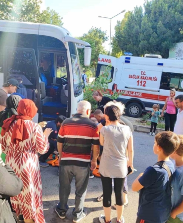 Yolun karşısına geçmek isteyen kadına otobüs çarptı