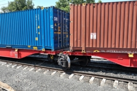 Yük vagonu raydan çıktı