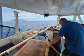 Yunan unsurları Türk balıkçı teknesine çarparak hasar verdi