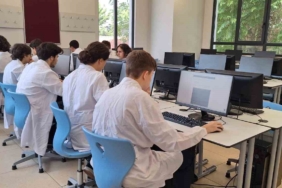 Zeytinburnu’nda bulunan Büyükyalı Mesleki ve Teknik Anadolu Lisesi yeni eğitim döneminde öğrencilerini bekliyor