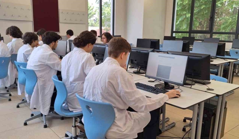 Zeytinburnu’nda bulunan Büyükyalı Mesleki ve Teknik Anadolu Lisesi yeni eğitim döneminde öğrencilerini bekliyor