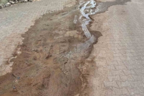 15 gündür boşa akan su vatandaşların tepkisine neden oldu