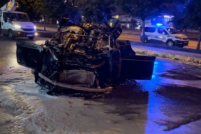 150 metre sürüklenen araç alev aldı, 2 kişi son anda kurtuldu