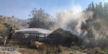 350 adet saman balyası yandı