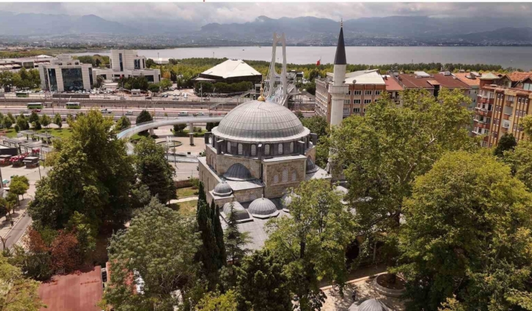 445 yıllık cami zamana meydan okuyor