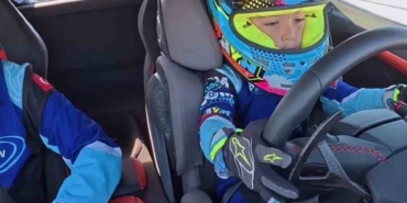 5 yaşındaki Zayn yine şaşırtmadı: Spor arabayla 312 kilometre hız