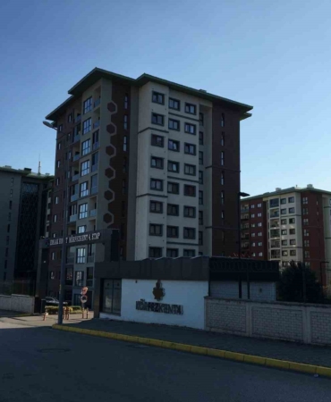 52 yaşındaki adam doğalgaz borusuna asılı bulundu