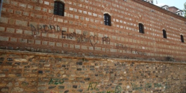 630 yıllık külliyeyi resim defterine çevirdiler