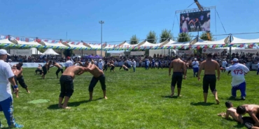 9’uncu Arnavutköy yağlı güreşleri görkemli kortej yürüyüşüyle başladı