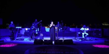 Açıkhava konserlerinde sahne alan son isim İzel oldu