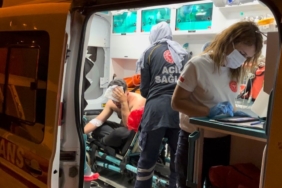 Ailesiyle tartıştı, kendisini ayırmak isteyen guruba küfür edince hastanelik oldu