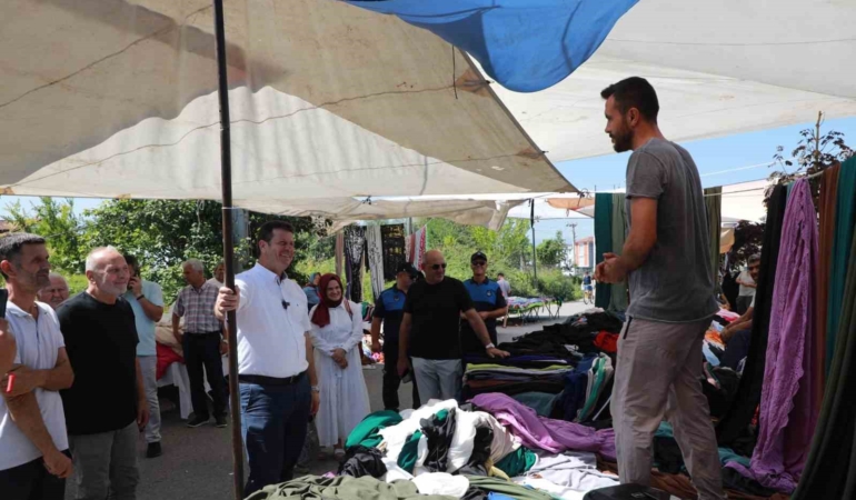 Akyazı kumaş ve antika pazarına yoğun ilgi