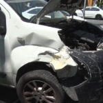 Alkollü sürücü park halindeki araca çarptı: Trafik kilitlendi