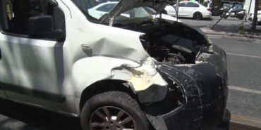 Alkollü sürücü park halindeki araca çarptı: Trafik kilitlendi